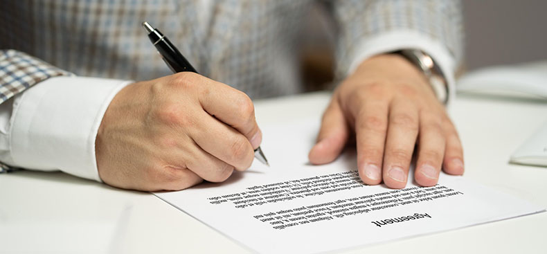 La importancia de informarse antes de firmar cualquier documento